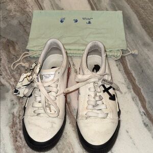 Off-White Women's Black and White Sneakers